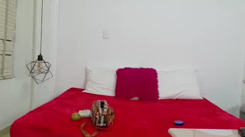 vikiTomson online show from 02.22.25