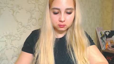 Snapshot of vikiwaitingforyou chatting on 04.20.26 Vitoria online show from 04.20.26