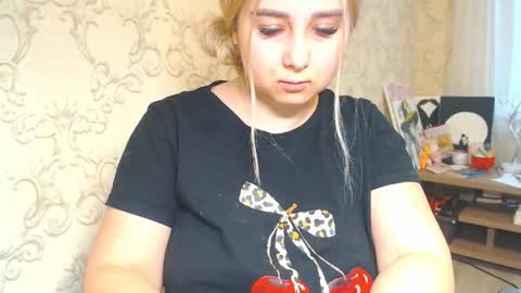 Snapshot of vikiwaitingforyou chatting on 04.25.26 Vitoria online show from 04.25.26