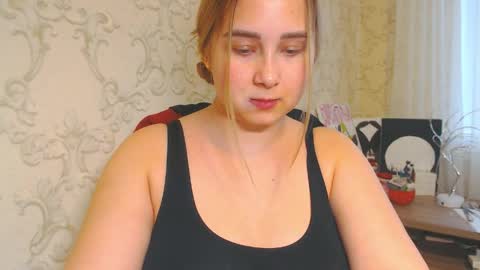 Snapshot of vikiwaitingforyou chatting on 05.15.26 Vitoria online show from 05.15.26