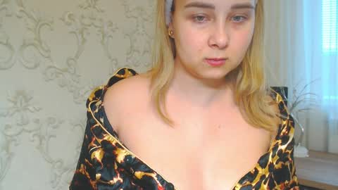 Snapshot of vikiwaitingforyou chatting on 05.17.26 Vitoria online show from 05.17.26
