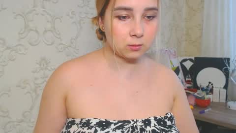 Snapshot of vikiwaitingforyou chatting on 05.24.26 Vitoria online show from 05.24.26