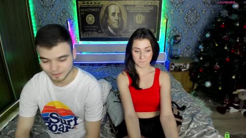 Snapshot of vikki_and_george chatting on 01.14.25 vikki and george online show from 01.14.25