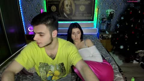 Snapshot of vikki_and_george chatting on 01.20.25 vikki and george online show from 01.20.25