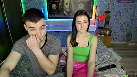 Snapshot of vikki_and_george chatting on 02.04.25 vikki and george online show from 02.04.25