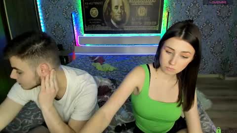 Snapshot of vikki_and_george chatting on 02.10.25 vikki and george online show from 02.10.25