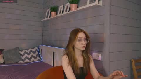Snapshot of vikki_wye chatting on 10.12.25 Viki online show from 10.12.25
