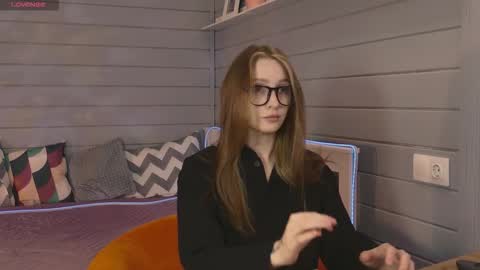 Snapshot of vikki_wye chatting on 10.15.25 Viki online show from 10.15.25
