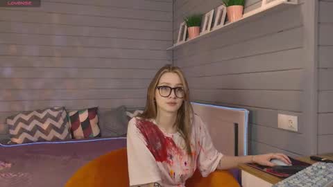 Snapshot of vikki_wye chatting on 10.16.25 Viki online show from 10.16.25