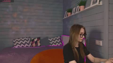 Snapshot of vikki_wye chatting on 10.18.25 Viki online show from 10.18.25