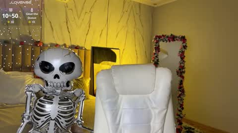 Vikky online show from 10.28.25