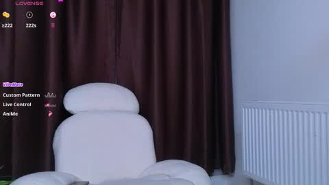 Snapshot of viksinite chatting on 02.21.26 Vixi online show from 02.21.26