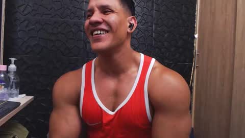 Viktor Herrera online show from 11.05.25