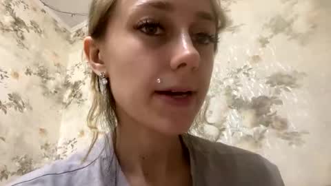 Snapshot of viktoria9898 chatting on 05.16.26 Sweett online show from 05.16.26