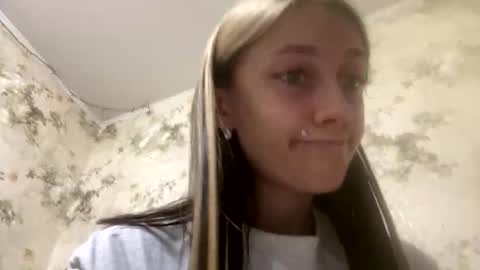 Snapshot of viktoria9898 chatting on 06.10.26 Sweett online show from 06.10.26