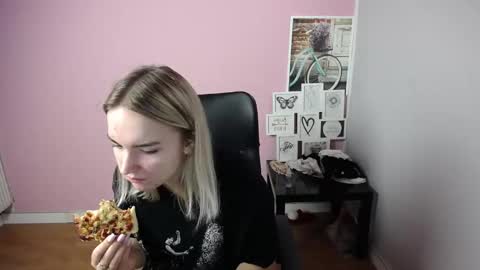 viktoria_lovely online show from 09.10.25