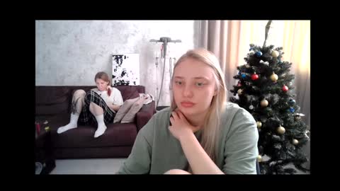 Snapshot of viktorlonsky chatting on 12.26.24 viktorlonsky online show from 12.26.24