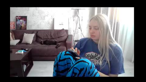 Snapshot of viktorlonsky chatting on 02.18.25 viktorlonsky online show from 02.18.25