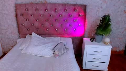 viky_evanss online show from 02.04.26