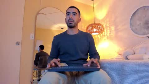 Snapshot of vince_colin chatting on 11.24.25 VINCE online show from 11.24.25