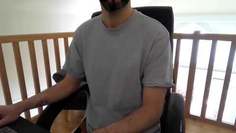 Snapshot of vince_du_80 chatting on 10.30.25 Vince online show from 10.30.25