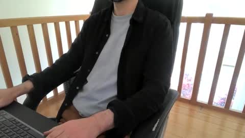 Snapshot of vince_du_80 chatting on 10.31.25 Vince online show from 10.31.25