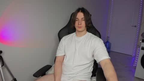 Snapshot of vincent__strong chatting on 12.20.24 Vincent Strong online show from 12.20.24