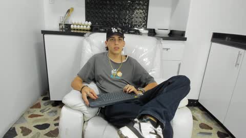 Snapshot of vincenthunter chatting on 12.11.24 Vincent online show from 12.11.24