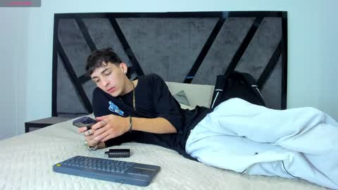 Snapshot of vincenthunter chatting on 12.28.24 Vincent online show from 12.28.24