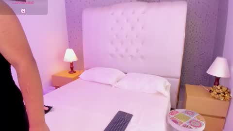 Snapshot of vinksmokee chatting on 03.04.26 Vin online show from 03.04.26