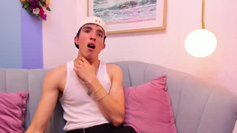 Snapshot of vinniematte chatting on 02.12.25 vinniematte online show from 02.12.25