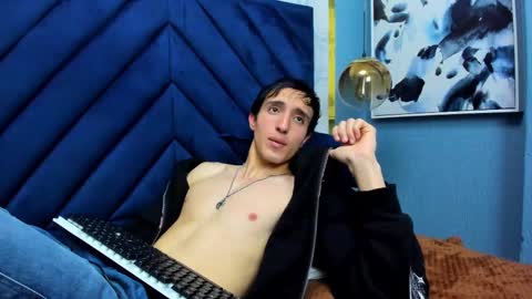 Snapshot of vinniematte chatting on 03.09.25 vinniematte online show from 03.09.25