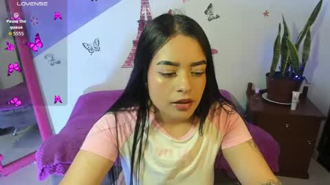 Snapshot of vio_let_ chatting on 05.31.26 Daniela online show from 05.31.26