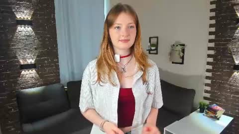 Snapshot of viola_larson chatting on 06.17.26 Viola but friends call me Sisi online show from 06.17.26