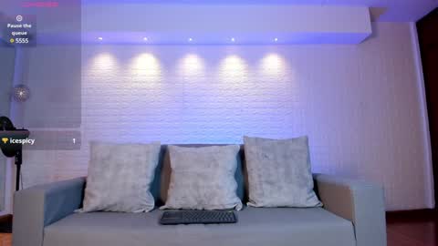 Snapshot of violeet_scott chatting on 01.16.25 Violett Everyday From 0530 to 1430 Col Time online show from 01.16.25