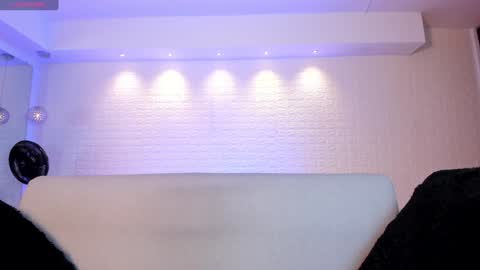 Snapshot of violeet_scott chatting on 01.17.25 Violett Everyday From 0530 to 1430 Col Time online show from 01.17.25