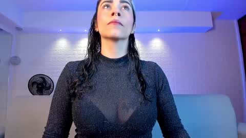 Snapshot of violeet_scott chatting on 02.07.25 Violett Everyday From 0530 to 1430 Col Time online show from 02.07.25