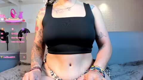 Snapshot of violeet_scott chatting on 03.11.25 Violett Everyday From 0530 to 1430 Col Time online show from 03.11.25