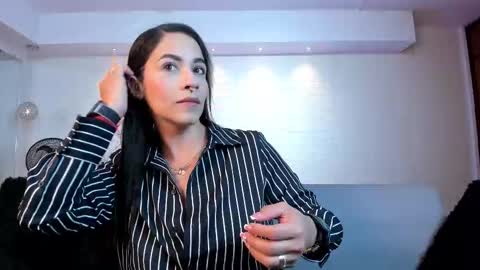 Snapshot of violeet_scott chatting on 11.19.25 Violett Everyday From 0530 to 1430 Col Time online show from 11.19.25