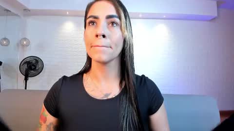 Snapshot of violeet_scott chatting on 11.25.25 Violett Everyday From 0530 to 1430 Col Time online show from 11.25.25