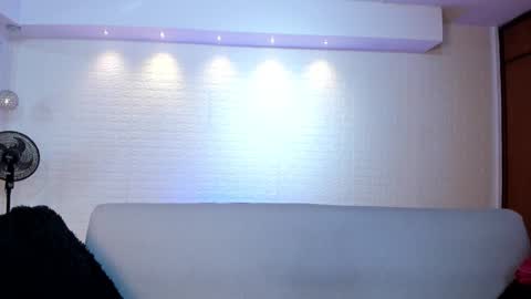 Snapshot of violeet_scott chatting on 12.15.25 Violett Everyday From 0530 to 1430 Col Time online show from 12.15.25