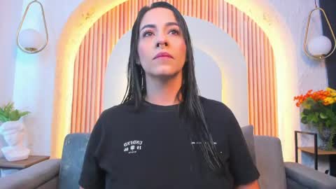 Snapshot of violeet_scottt chatting on 05.18.26 Violette online show from 05.18.26