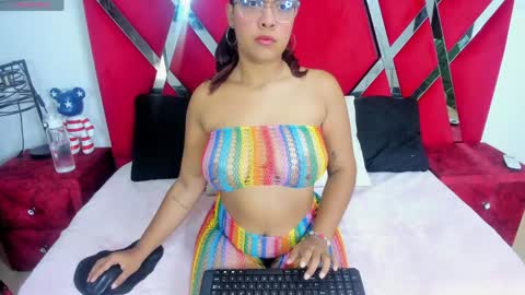 Snapshot of violehtx chatting on 05.27.26 violehtx online show from 05.27.26