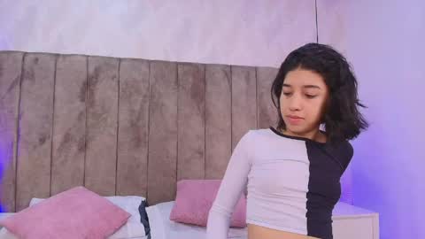 Snapshot of violet_606 chatting on 05.13.26 Violeta online show from 05.13.26