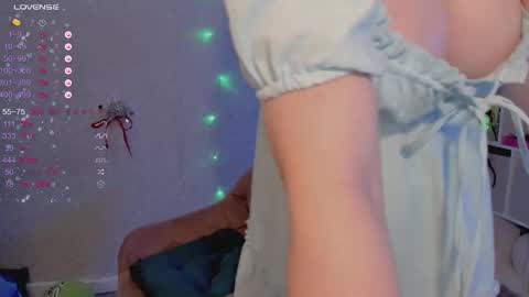 Snapshot of violet____h chatting on 01.01.25 violet____h online show from 01.01.25