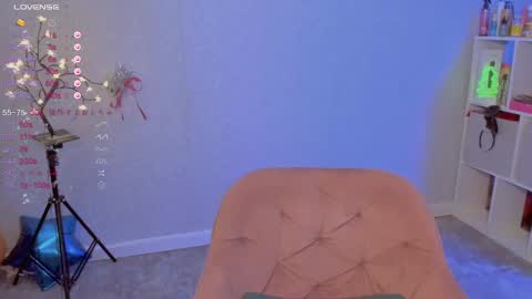 Snapshot of violet____h chatting on 01.07.25 violet____h online show from 01.07.25