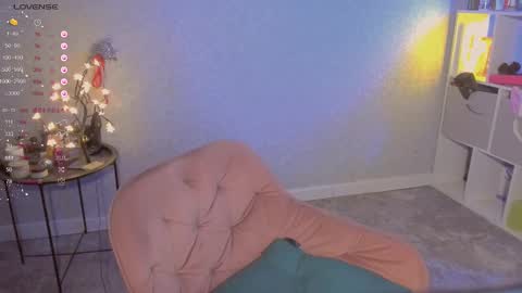 Snapshot of violet____h chatting on 03.11.25 violet____h online show from 03.11.25