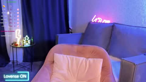 Snapshot of violet____h chatting on 09.26.25 violet____h online show from 09.26.25