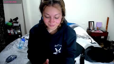 Snapshot of violet_bosh chatting on 10.06.25 Violet online show from 10.06.25