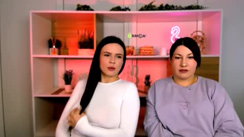 Snapshot of violet_moxi chatting on 12.03.25 violet_moxi online show from 12.03.25